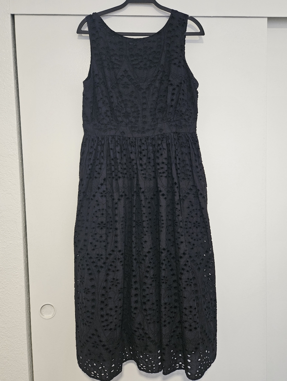 Scoop Sleeveless Eyelet Midi Dress - Black